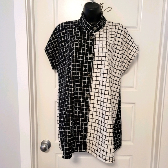 Super cool black and white button down shirt. - Picture 1 of 4